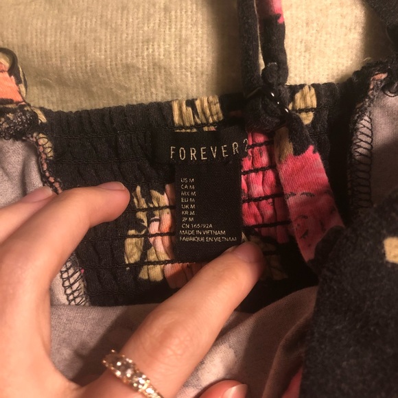 3 small crop tops - Picture 8 of 8